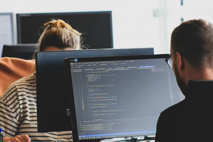 How the Backend of an Online Casino Works: Queues, Sessions, Transactions
